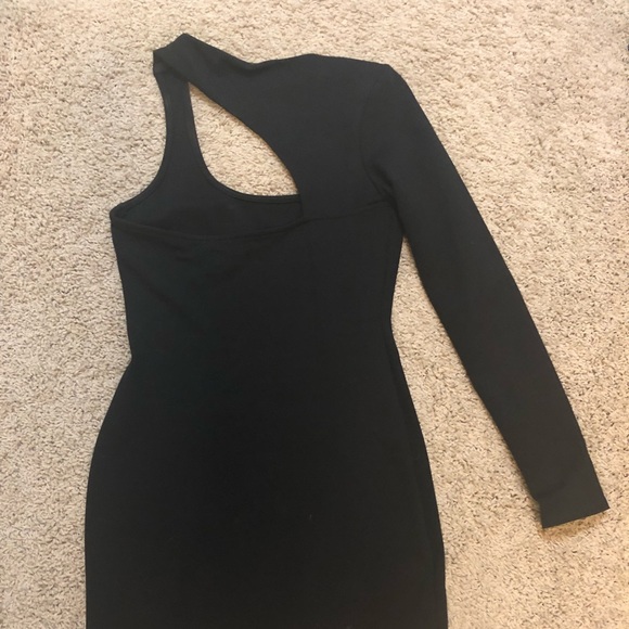 Black Dress - Picture 2 of 3